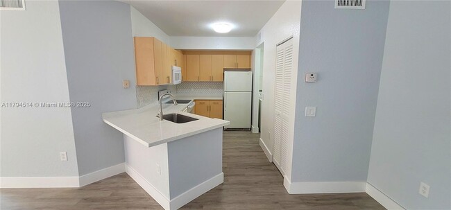 704 Belmont Ln, Unit 704 in North Lauderdale, FL - Foto de edificio - Building Photo