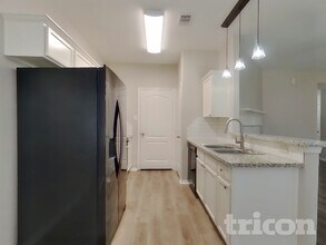 2002 Briar Grove Dr in Conroe, TX - Foto de edificio - Building Photo