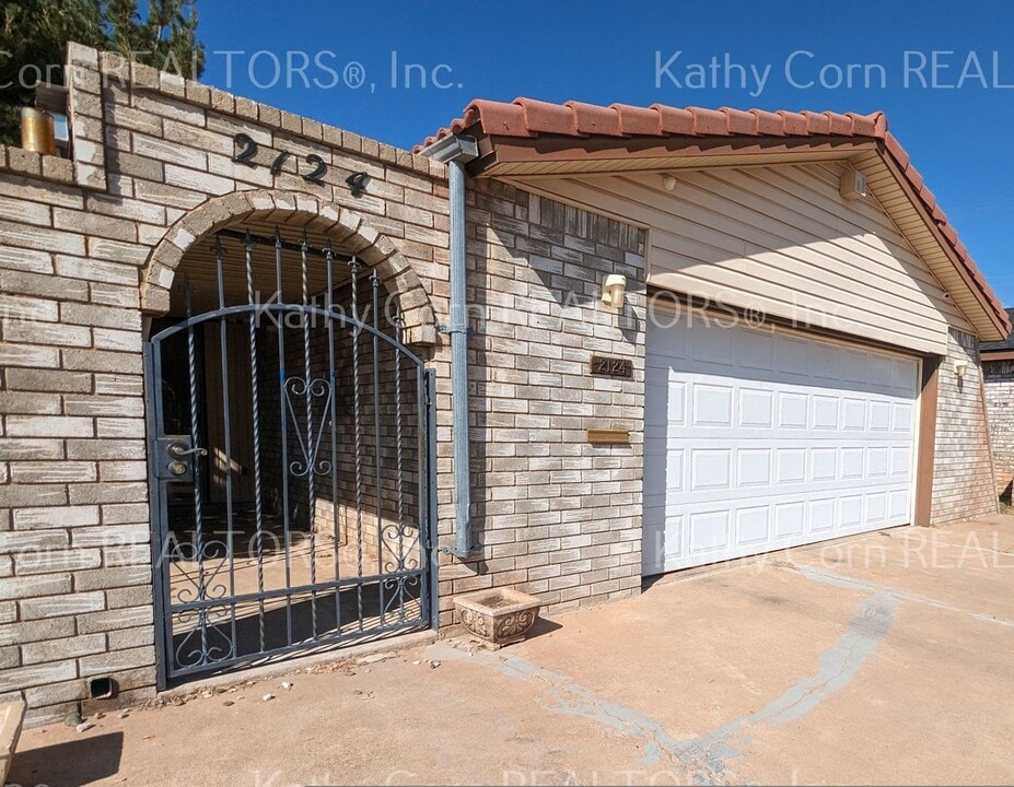 2124 La Fonda Rd in Clovis, NM - Foto de edificio