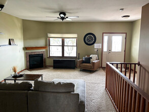 958 Parkland Dr in Chippewa Falls, WI - Foto de edificio - Building Photo