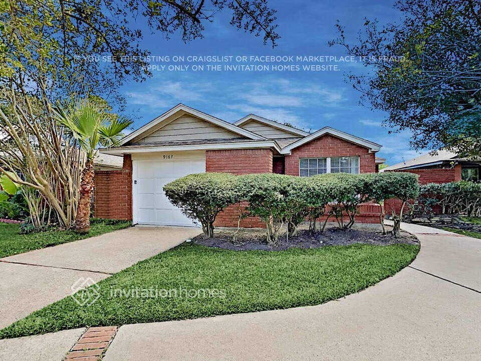 9167 Golden Sunshine Dr in Houston, TX - Foto de edificio