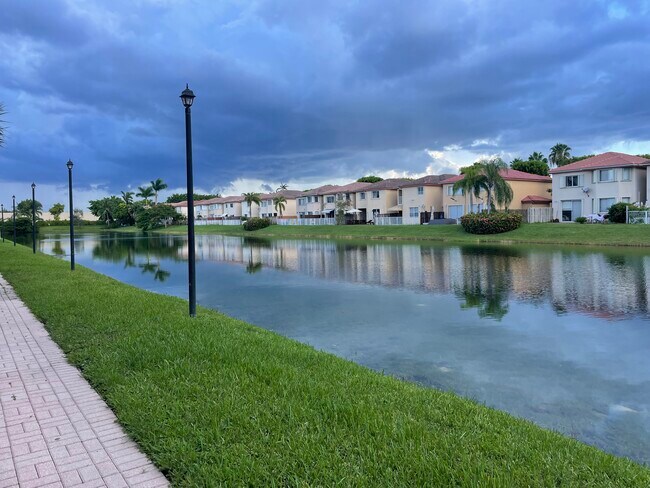 6700 NW 114th Ave, Unit 906 in Doral, FL - Building Photo - Building Photo