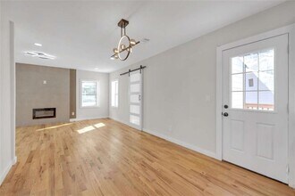 1427 Lorenzo Dr SW in Atlanta, GA - Building Photo - Building Photo