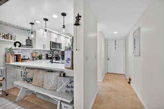 6205 Balboa Cir in Boca Raton, FL - Building Photo - Building Photo