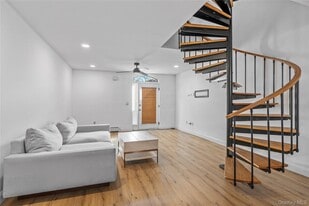 1 Beecher Ln in Peekskill, NY - Building Photo