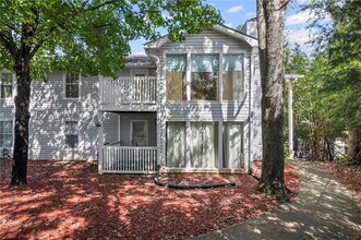 2110 Augusta Dr in Marietta, GA - Building Photo - Building Photo