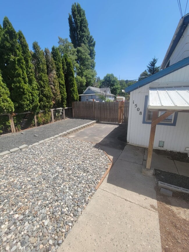 property at 1508 Cedar St