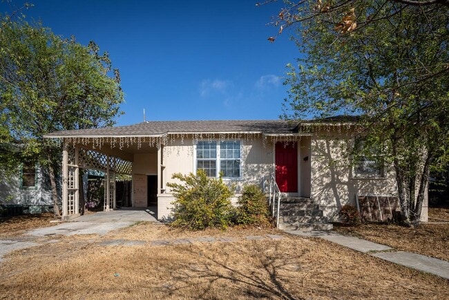 property at 307 W 8th St