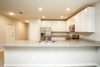 18 Peterlee Ct in Poinciana, FL - Foto de edificio - Building Photo