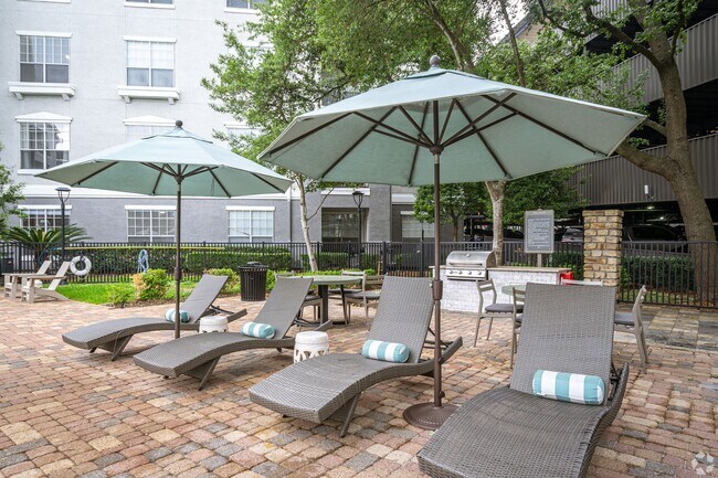Villas at Hermann Park in Houston, TX - Foto de edificio - Building Photo