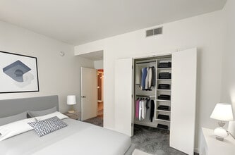 Hinge Apartments in Indianapolis, IN - Foto de edificio - Building Photo