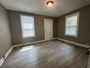 5303 Hamilton Ave in Jennings, MO - Building Photo - Building Photo