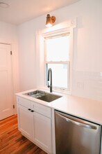 70 Saint Rose St, Unit 2 in Boston, MA - Foto de edificio - Building Photo