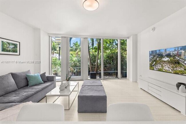 1 Collins Ave in Miami Beach, FL - Building Photo - Building Photo
