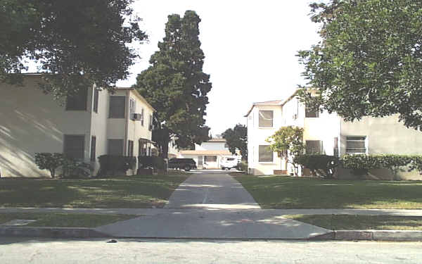 715-719 S Chapel Ave in Alhambra, CA - Foto de edificio