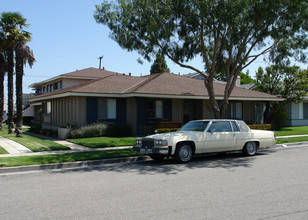 7651 Volga Dr in Huntington Beach, CA - Building Photo - Building Photo