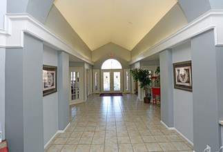 Lincoln Ridge in Madison, WI - Building Photo - Lobby