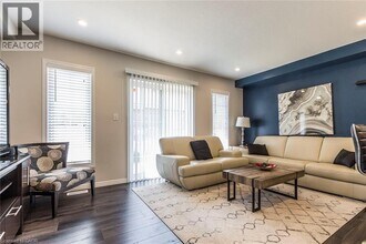 26 Meadowridge St in Kitchener, ON - Building Photo - Building Photo