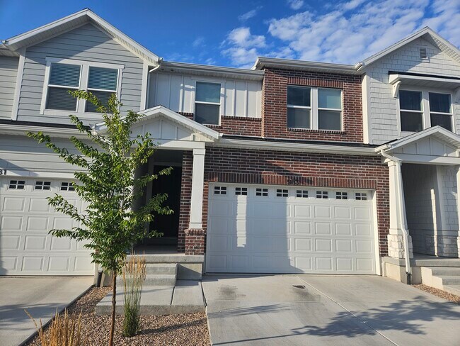 983 W Coral Charm Wy