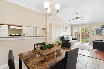 12707 Bellaire Blvd in Houston, TX - Building Photo - Building Photo