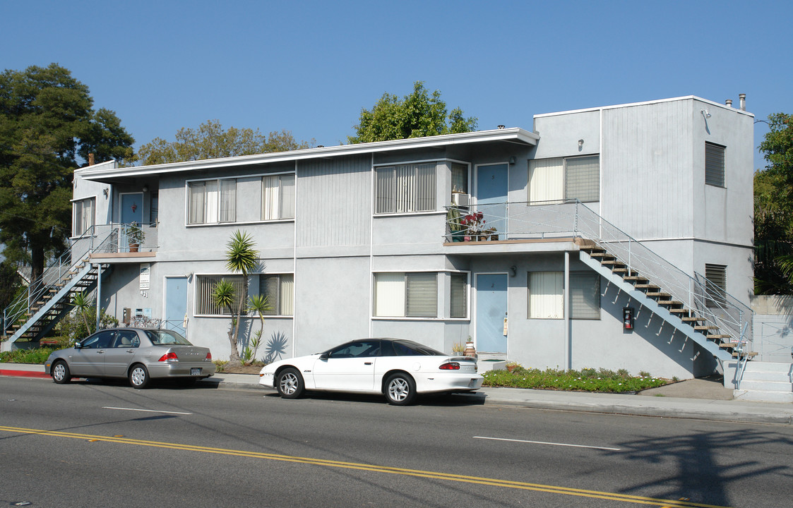 421 E Chevy Chase Dr in Glendale, CA - Building Photo