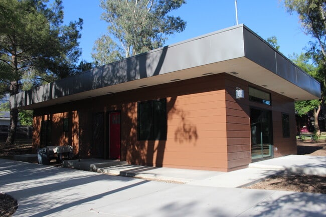 1220 Rancho Dr