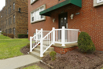 Parkway Manor in Pittsburgh, PA - Foto de edificio - Building Photo