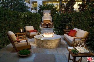 1 W Century Dr in Los Angeles, CA - Building Photo - Building Photo