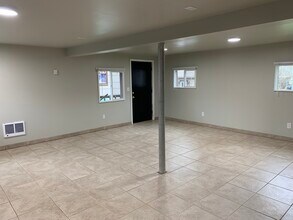 1924 SE 139th Ave, Unit Cottage in Portland, OR - Building Photo - Building Photo