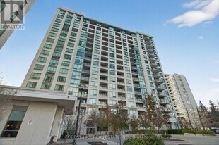 100 Promenade Cir in Vaughan, ON - Building Photo