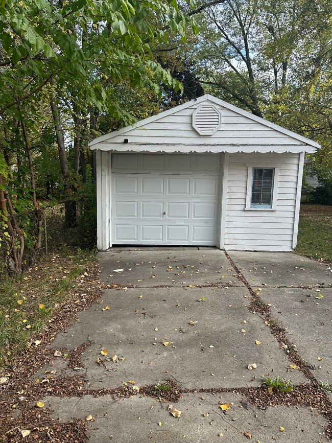 915 Sunningdale Dr in Inkster, MI - Building Photo - Building Photo
