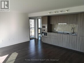 955-2955 Bay St. in Toronto, ON - Building Photo - Building Photo