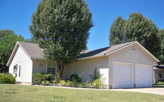 Parkwood Duplexes in Moore, OK - Foto de edificio - Building Photo