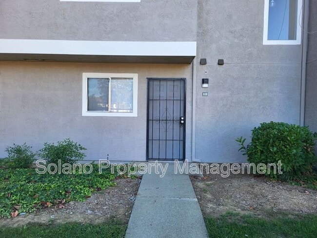 1910 Grande Cir in Fairfield, CA - Building Photo - Building Photo