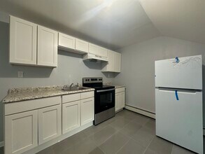 163 Chambers St, Unit 4 in Newburgh, NY - Building Photo - Building Photo