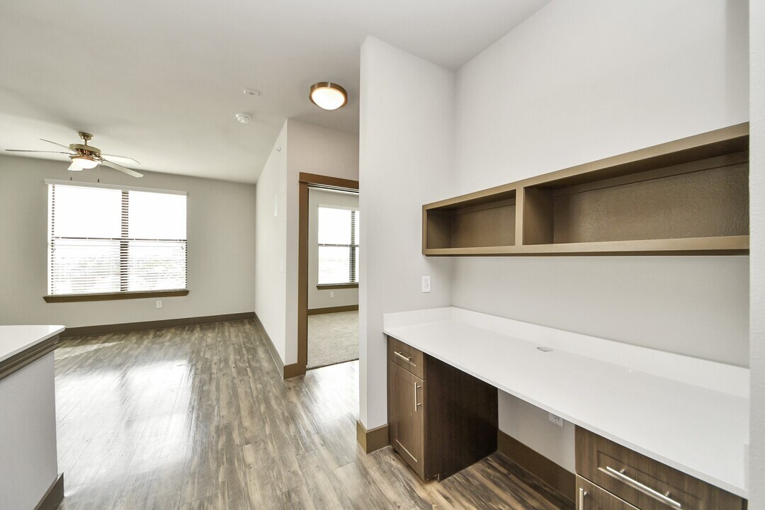 5454 State St in Houston, TX - Building Photo