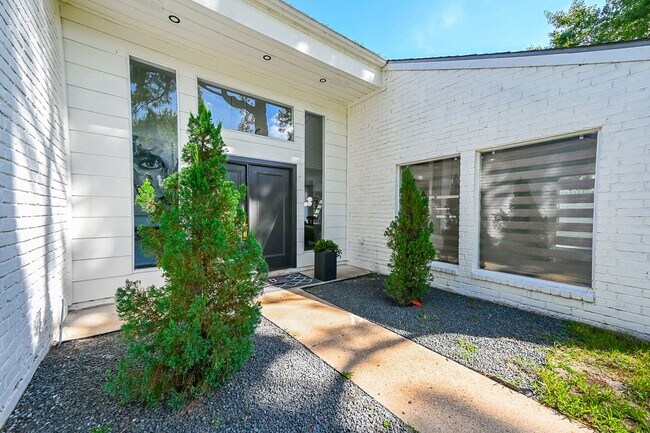 4627 Turf Valley Dr in Houston, TX - Building Photo - Building Photo