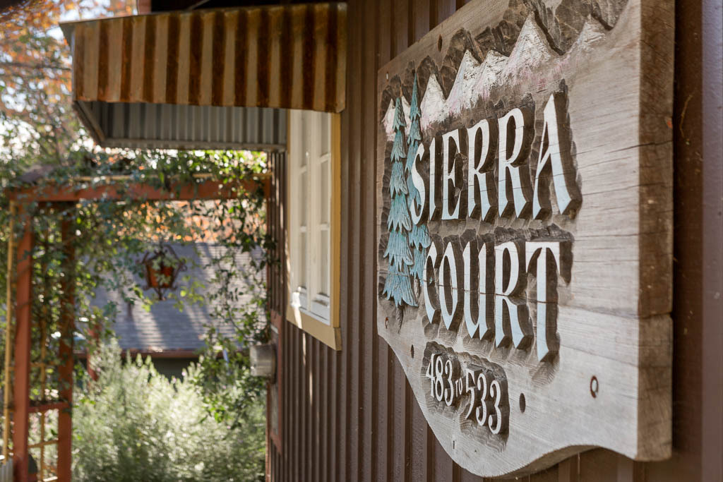 Sierra Bungalows in Sierra Madre, CA - Foto de edificio