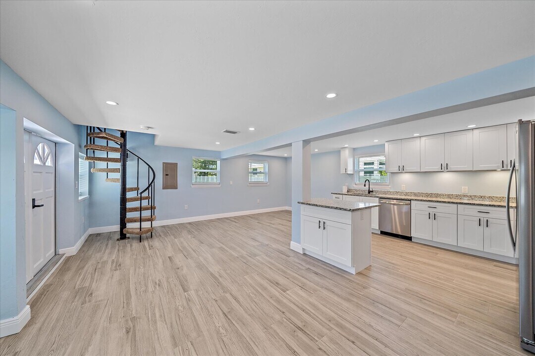 5900 Driftwood Ave in Sarasota, FL - Building Photo