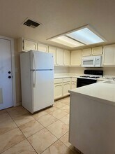 255 E Upjohn Ave in Ridgecrest, CA - Foto de edificio - Building Photo