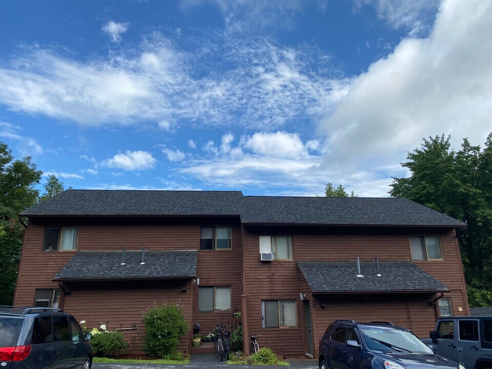 122 Village Heights Rd in Hinesburg, VT - Building Photo