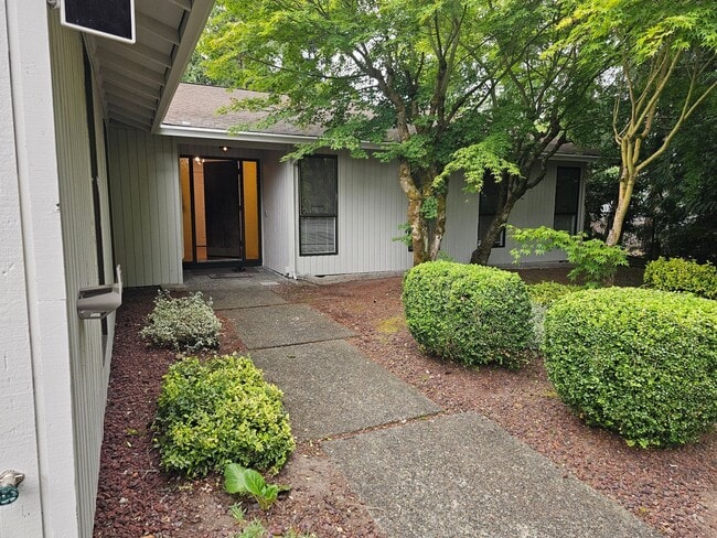 property at 517 S 310th Pl