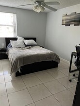 10135 NW 9th St Cir in Miami, FL - Foto de edificio - Building Photo