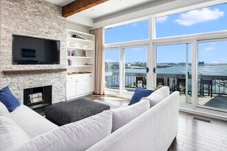63 Atlantic Ave, Unit 11E in Boston, MA - Building Photo - Building Photo