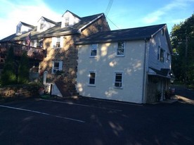 176 Davisville Rd in Warminster, PA - Building Photo