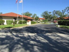 5715 Gardens Dr in Sarasota, FL - Building Photo - Building Photo