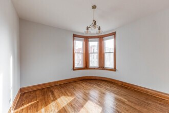 2842 W Augusta Blvd in Chicago, IL - Building Photo - Building Photo