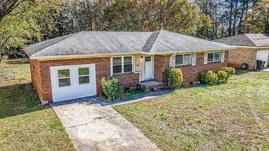 3610 Dawnwood Dr NW in Huntsville, AL - Building Photo - Building Photo