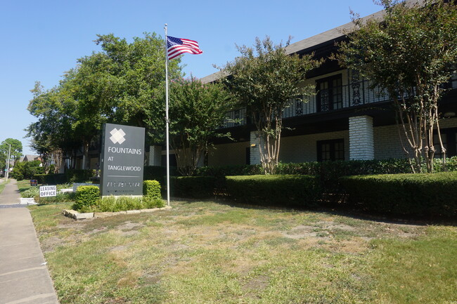 Fountains at Tanglewood in Houston, TX - Building Photo - Building Photo