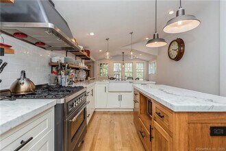 96 Kings Hwy N in Westport, CT - Building Photo - Building Photo